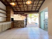 RE/MAX VENDE CASA 3 DORMITÓRIOS 1 SUÍTE COM PISCINA...