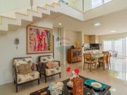 RE/MAX Vende Casa com 3 Suítes no Condomínio Ville...