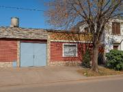 REMAX VENDE CASA CON PATIO Y COCHERA BARRIO SUR