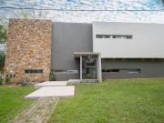 REMAX VENDE CASA IMPONENTE EN COUNTRY LOS MOLINOS