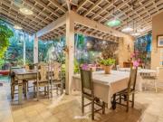 RE/MAX VENDE SOBRADO DE 215M2, 3 SUÍTES, CONDOMINÍO...