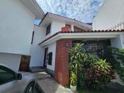 REMODELADA,CERCA COL. SAN IGNACIO DE RECALDE,CON JARDIN...