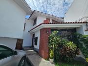 SAN BORJA, REMODELADA CON ESTILO MODERNO, CERCA COLEGIO...