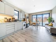 Renmuir Street, Tooting, London SW17, 3 bed flat to...