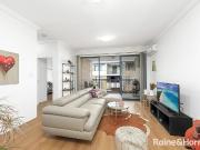 Renovated 2 Bedroom Unit with Floorboards !