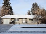 Renovated 4 Bedroom Bungalow in Sherwood Park – Large...