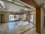 Renovated 6 Beds Double Storey Luxury House Available...