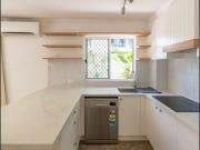 Renovated Beachside Apartment – Walk to Main Beach