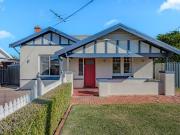 Renovated Character Bungalow only 3km to Town