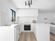 Renovated Coastal Style in Mooloolaba by the Park!