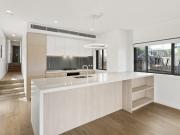 Renovated Designer Apartment With Panoramic Water Views