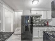 Renovated Duplex with PatioPorch to relax!