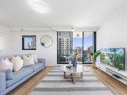 Newly Renovated Apartment With Dual Parking 1 Min Walk...