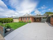 Renovated Family Gem in the Heart of Sunbury! Renovated Family Gem in the Heart of Sunbury!