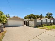 RENOVATED FAMILY LIVING ON A RARE 748SQM LANDHOLDING IN...