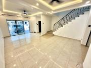 RENOVATED FREEHOLD 2Sty Terrace House Taman Desa...
