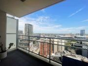 Renovated Large 2 bedroom with Darling Harbor views and...