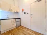 ! Renovated Large Double Bedsit In Kensington !