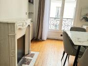 Renovated Marais flat, King Size bed & XXL Spa Shower,...