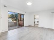 Renovated One Bedroom Apartment In Quiet & Central Location