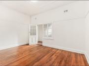 Renovated One Bedroom Apartment + Sunroom Walk to Coogee...