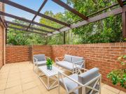 Renovated Oversized Apartment With Entertainers'...