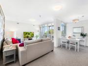 Renovated Sunlit Apartment with Harbour & City Skyline...