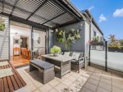 Renovated Top Floor Retreat with Cityscape Views