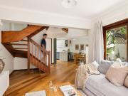 Renovated townhouse close to Punch Park