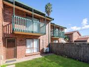 Renovated Townhouse close to the City