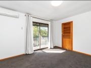 Renovated Townhouse close to the City