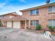 Renovated townhouse with flexible layout!
