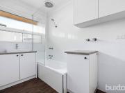 RENOVATED UNIT, BAYSIDE LOCATION!