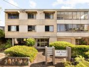 Renovator's Dream in Prime Clayfield Location