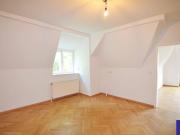 Renovierte 109m² DG Wohnung mit Galerie Nahe Lainzer...