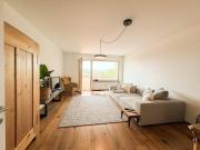 Renovierte 3,5 Zimmer Wohnung mit zwei Balkonen und Garage