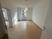 Renovierte 3 Zimmer Wohnung mit Einbauküche und Parkett...