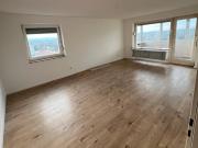 Renovierte 3 Zimmer Wohnung mit Geschlossenen Balkon