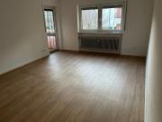 Renovierte 4 Zimmer Wohnung mit Balkon und Stellplatz in...