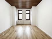 Renovierte Altbauwohnung mit Balkon