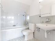 Renovierte Dachwohnung an ruhiger Lage mit traumhafter...