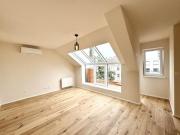 Renovierte Dachwohnung mit zwei Terrassen und seitlichem...