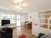 Renovierte und helle 3 Zimmer Wohnung mit Balkon und...