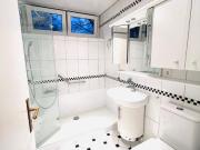 Renovierte zentrale 3 12 Zimmer Wohnung mit Balkon & Küche