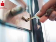 Renovierter Altbaucharme: 2 Zimmer mit Balkon direkt an...