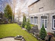 Renoviertes Gebäude mit großem unabhängigen Raum