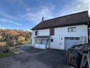 Renoviertes Haus in einer Sackgasse im Weiler Mormont