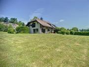 Renoviertes Haus mit riesigem Garten