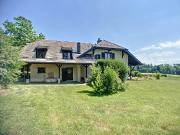 Renoviertes Haus mit riesigem Garten