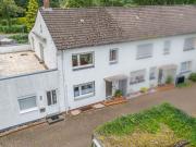 Renoviertes Reihenendhaus mit separatem Appartement und...
